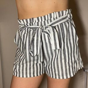 Gray & White Linen Paper Bag Short | Women’s L/8-10 | Shein | New